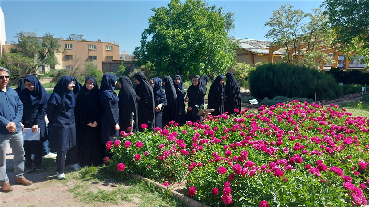 بازدیدازباغ گیاهان دارویی