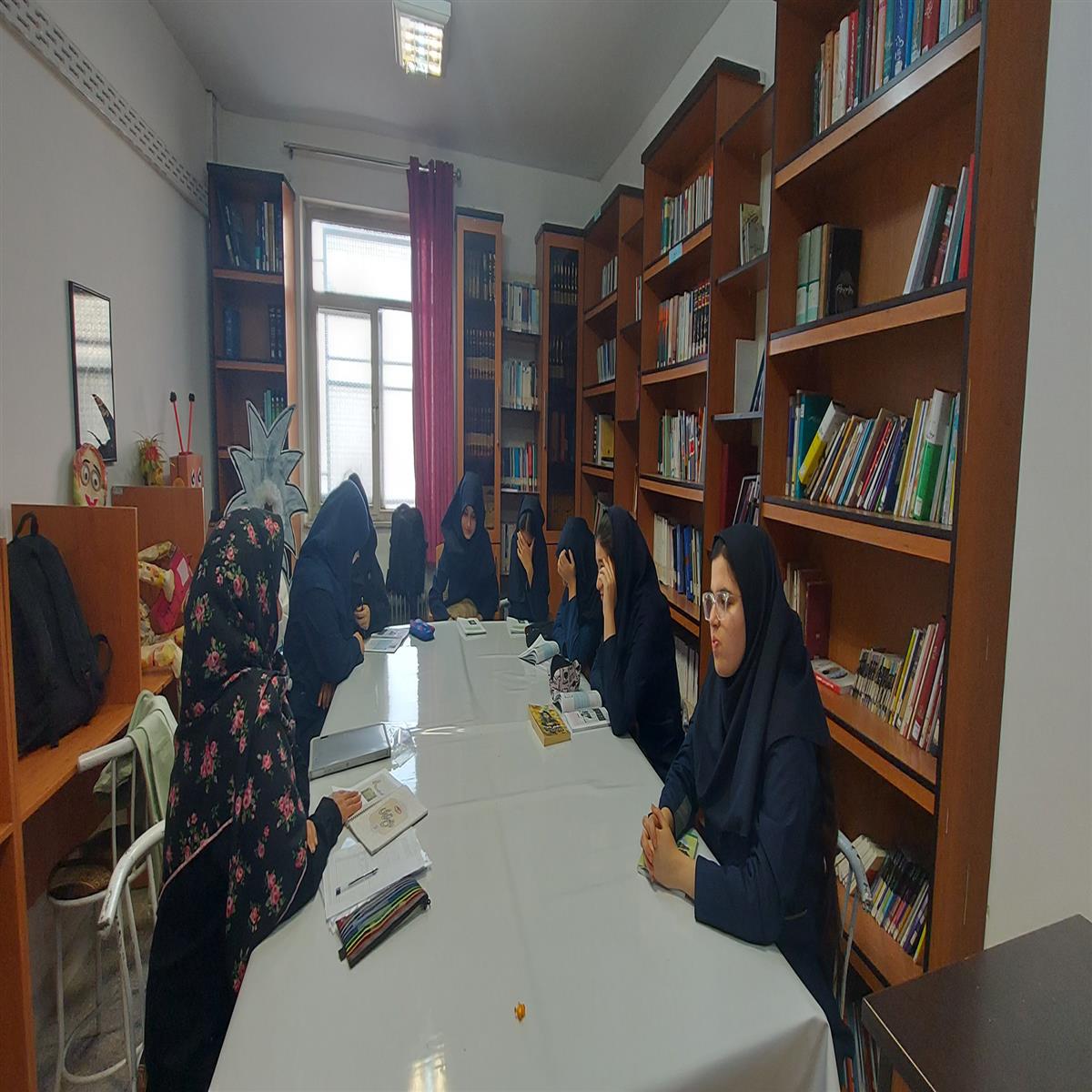 به مناسبت هفته کتاب و کتابخوانی کلاس امادگی دفاعی درکتابخانه برگزارشد