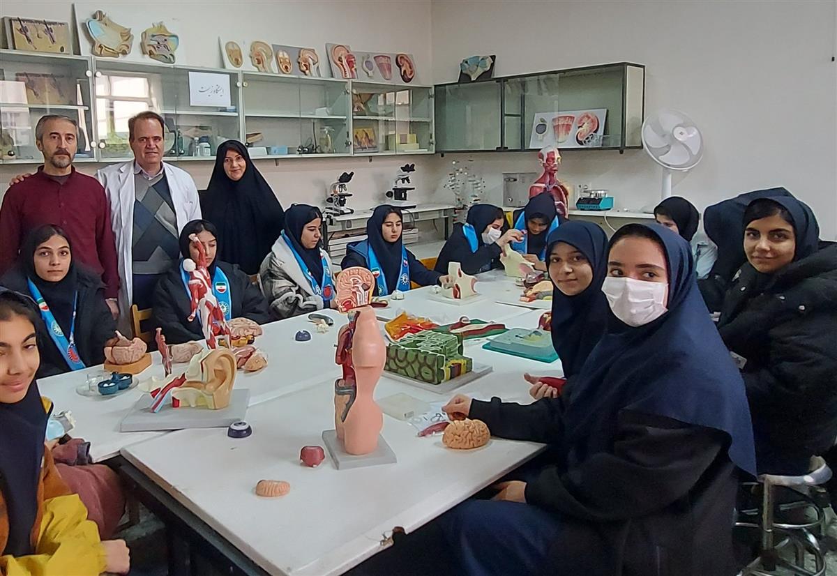 بازدید دانش آموزان از پژوهشسرای دکتر اذکایی